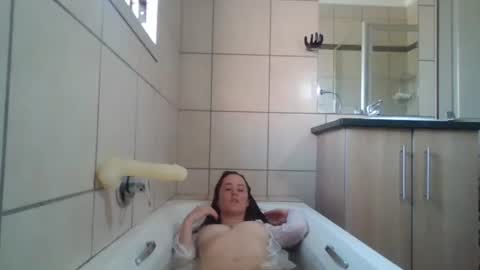 Yumziebear online show from 14, 10, 2025