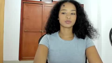 Snapshot of teles10 chatting on 26, 2, 2025 Teles2023 online show from 26, 2, 2025