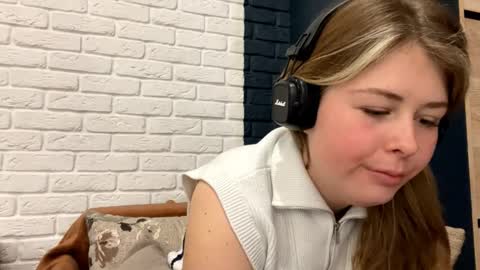 Snapshot of templeholberg chatting on 20, 3, 2026 Lana online show from 20, 3, 2026