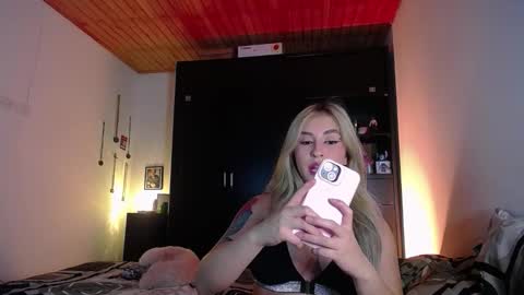 Snapshot of temptationsweet__ chatting on 11, 3, 2026 Sara online show from 11, 3, 2026