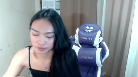 Snapshot of temptmebabyx chatting on 12, 6, 2026 YOGIRL MAXINE online show from 12, 6, 2026