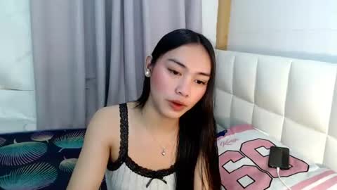Snapshot of temptmebabyx chatting on 17, 6, 2026 YOGIRL MAXINE online show from 17, 6, 2026