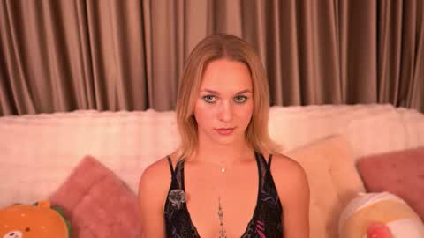 Snapshot of tendercrush chatting on 27, 11, 2025 Ellis online show from 27, 11, 2025