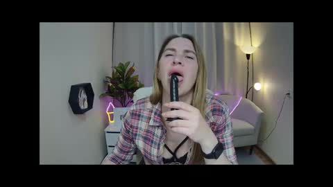 Snapshot of tessadaybreak chatting on 15, 5, 2026 tessadaybreak online show from 15, 5, 2026