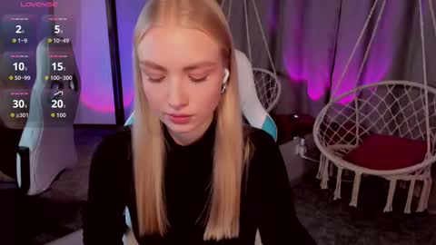 Snapshot of tessahamilton chatting on 3, 11, 2025 TessaHamilton online show from 3, 11, 2025