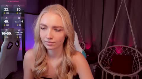 Snapshot of tessahamilton chatting on 21, 11, 2025 TessaHamilton online show from 21, 11, 2025