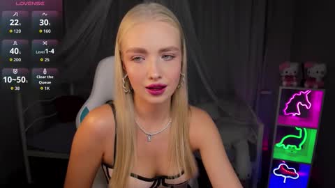 Snapshot of tessahamilton chatting on 23, 11, 2025 TessaHamilton online show from 23, 11, 2025