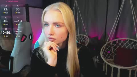 Snapshot of tessahamilton chatting on 25, 11, 2025 TessaHamilton online show from 25, 11, 2025