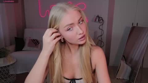 Snapshot of tessahamilton chatting on 7, 3, 2026 TessaHamilton online show from 7, 3, 2026