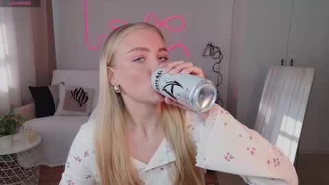 Snapshot of tessahamilton chatting on 15, 3, 2026 TessaHamilton online show from 15, 3, 2026