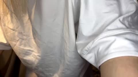 Snapshot of tessiebe chatting on 5, 3, 2026 tessiebe online show from 5, 3, 2026