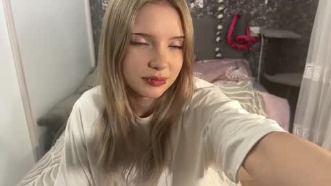 Snapshot of tessiebe chatting on 12, 3, 2026 tessiebe online show from 12, 3, 2026