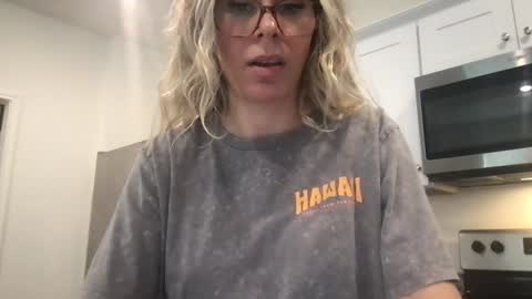 Snapshot of texas_blonde chatting on 28, 10, 2025 Daphne Summers online show from 28, 10, 2025