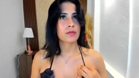 Snapshot of thais_kim chatting on 17, 10, 2025 Sweet Thais online show from 17, 10, 2025