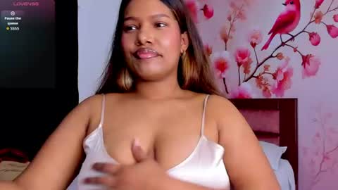 Snapshot of thais_waldrof chatting on 26, 6, 2026 Andreina online show from 26, 6, 2026