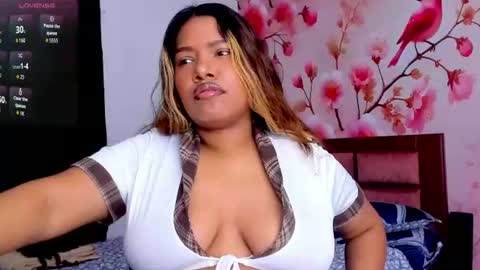 Snapshot of thais_waldrof chatting on 3, 7, 2026 Andreina online show from 3, 7, 2026