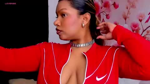 Snapshot of thais_waldrof chatting on 18, 7, 2026 Andreina online show from 18, 7, 2026