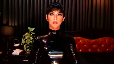 Thalia Saint online show from 6, 12, 2024