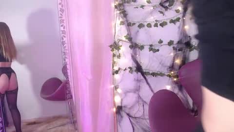   online show from 6, 11, 2025