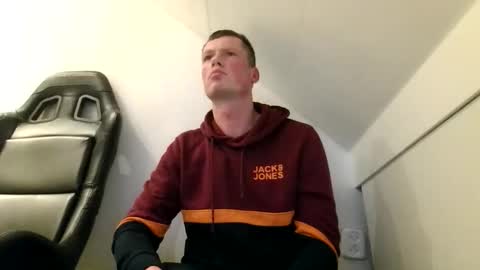 Snapshot of the___rocky200 chatting on 20, 11, 2025 Dennis online show from 20, 11, 2025