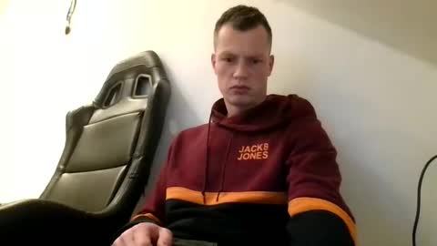 Snapshot of the___rocky200 chatting on 17, 12, 2025 Dennis online show from 17, 12, 2025