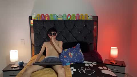 Snapshot of the_boys02 chatting on 5, 4, 2026 the_boys02 online show from 5, 4, 2026
