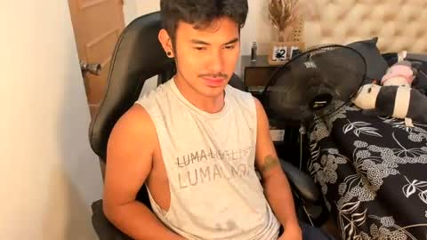 Snapshot of the_killian_jones chatting on 24, 7, 2026 ken online show from 24, 7, 2026