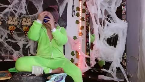 Snapshot of the_lesbian_game chatting on 1, 11, 2025 the_lesbian_game online show from 1, 11, 2025