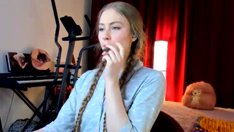 Ally    STREAMING ON TWITCH NOW Check my Twitter for updates online show from 17, 9, 2025