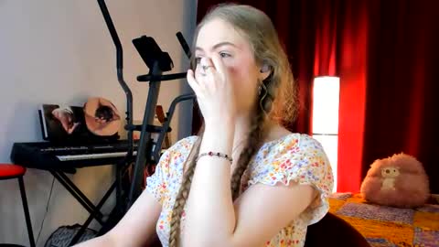 Ally    STREAMING ON TWITCH NOW Check my Twitter for updates online show from 22, 10, 2025