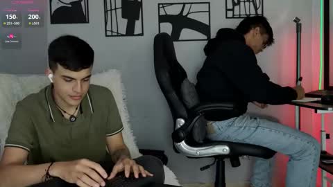 Snapshot of the_suite_boys chatting on 19, 3, 2026 Damian and Nico online show from 19, 3, 2026