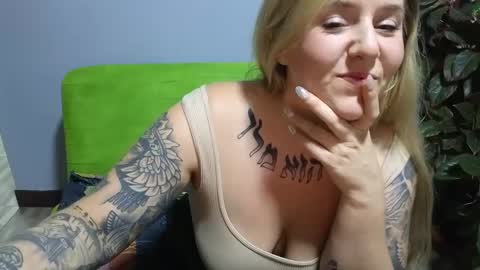 theauroramae -  online show from 15, 1, 2025