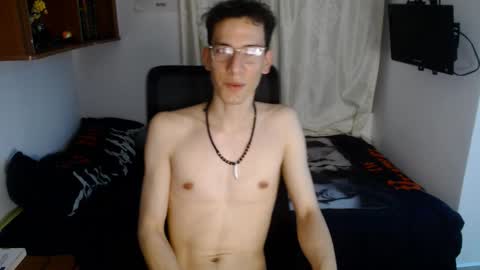 Snapshot of thebeatles18 chatting on 8, 11, 2025 Axel online show from 8, 11, 2025