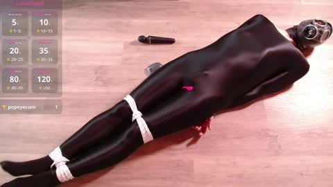 Snapshot of thediscretee chatting on 1, 12, 2025 thediscretee online show from 1, 12, 2025