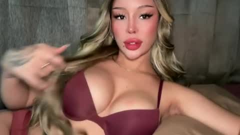 Elle  dont forget to folloW me and thumbs up online show from 14, 7, 2026