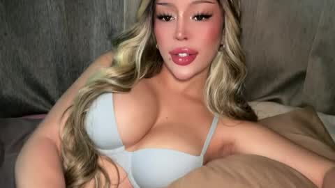 Elle  dont forget to folloW me and thumbs up online show from 17, 7, 2026