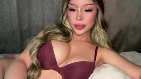 Elle  dont forget to folloW me and thumbs up online show from 23, 7, 2026