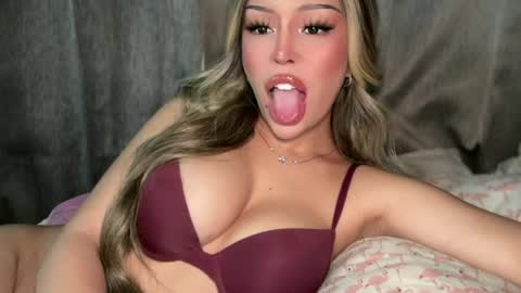Elle  dont forget to folloW me and thumbs up online show from 31, 7, 2026