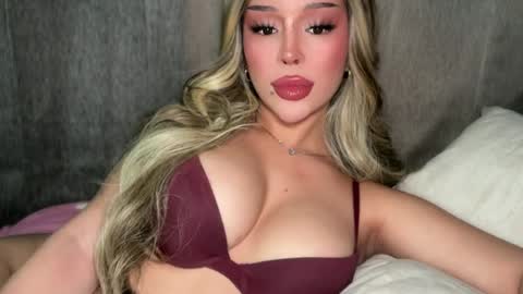 Elle  dont forget to folloW me and thumbs up online show from 7, 8, 2026