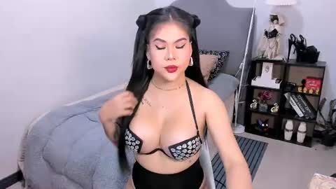 Snapshot of thegreatlaura chatting on 27, 7, 2026 thegreatlaura online show from 27, 7, 2026