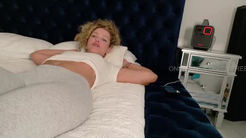 Lily Marie online show from 12, 9, 2025