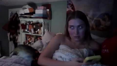 Snapshot of thelittlebambii chatting on 5, 2, 2026 Little Bambii online show from 5, 2, 2026