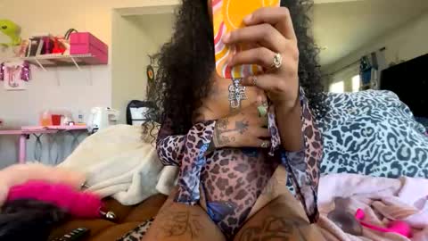 Snapshot of themoodywitch chatting on 12, 11, 2025 the moody witch online show from 12, 11, 2025