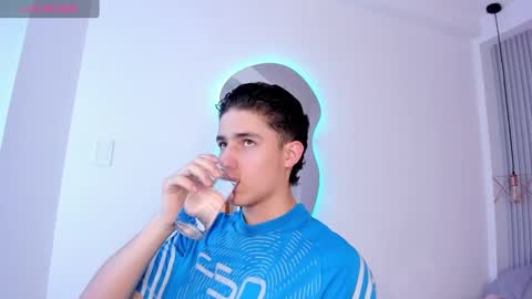 Snapshot of theohawke_ chatting on 4, 1, 2025 THEO- MATEO online show from 4, 1, 2025