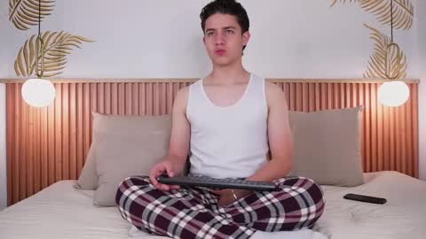 Snapshot of theohawke_ chatting on 16, 1, 2025 THEO- MATEO online show from 16, 1, 2025