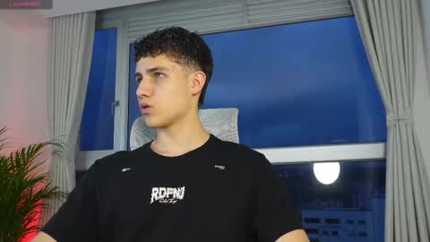 Snapshot of theohawke_ chatting on 25, 2, 2025 THEO- MATEO online show from 25, 2, 2025