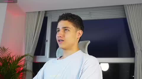 Snapshot of theohawke_ chatting on 28, 2, 2025 THEO- MATEO online show from 28, 2, 2025