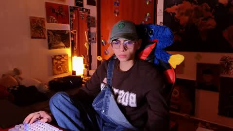 Matt independent model  online show from 8, 4, 2026