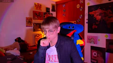 Matt independent model  online show from 10, 4, 2026