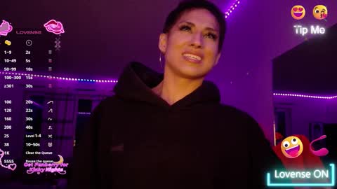 Snapshot of thetrinityyyy chatting on 18, 12, 2025 thetrinityyyy online show from 18, 12, 2025